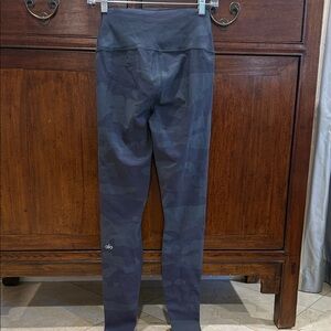 ALO Yoga Dark Camo Leggings